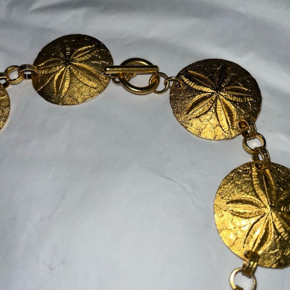 Designer CAROL DAUPLAISE GOLD TONE SAND DOLLAR SHELL NECKLACE 19 Inches - Picture 2 of 3